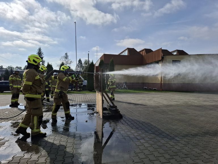 Nowy sprzęt do walki z pożarami – OSP Zębowice odebrało Cold Cud Systems Cobra