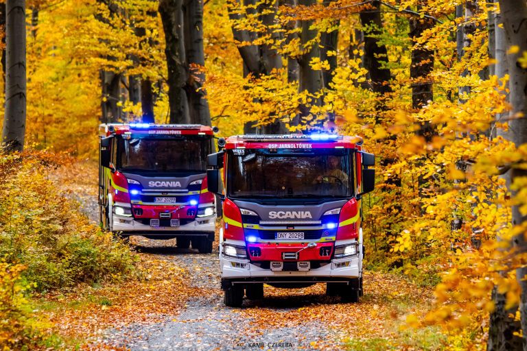 Dobry rok dla OSP Jarnołtówek – strażacy odebrali dwie nowe Scanie