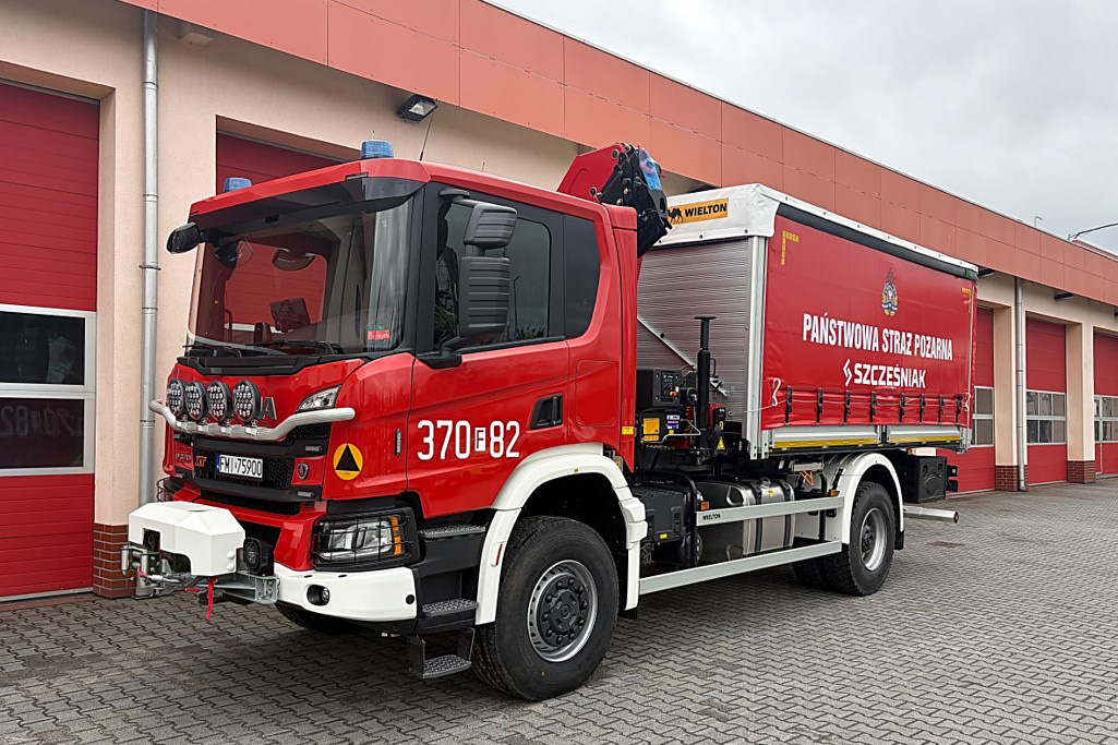 miedzyrzeccy-zawodowcy-z-nowym-samochodem-zaopatrzeniowym-1