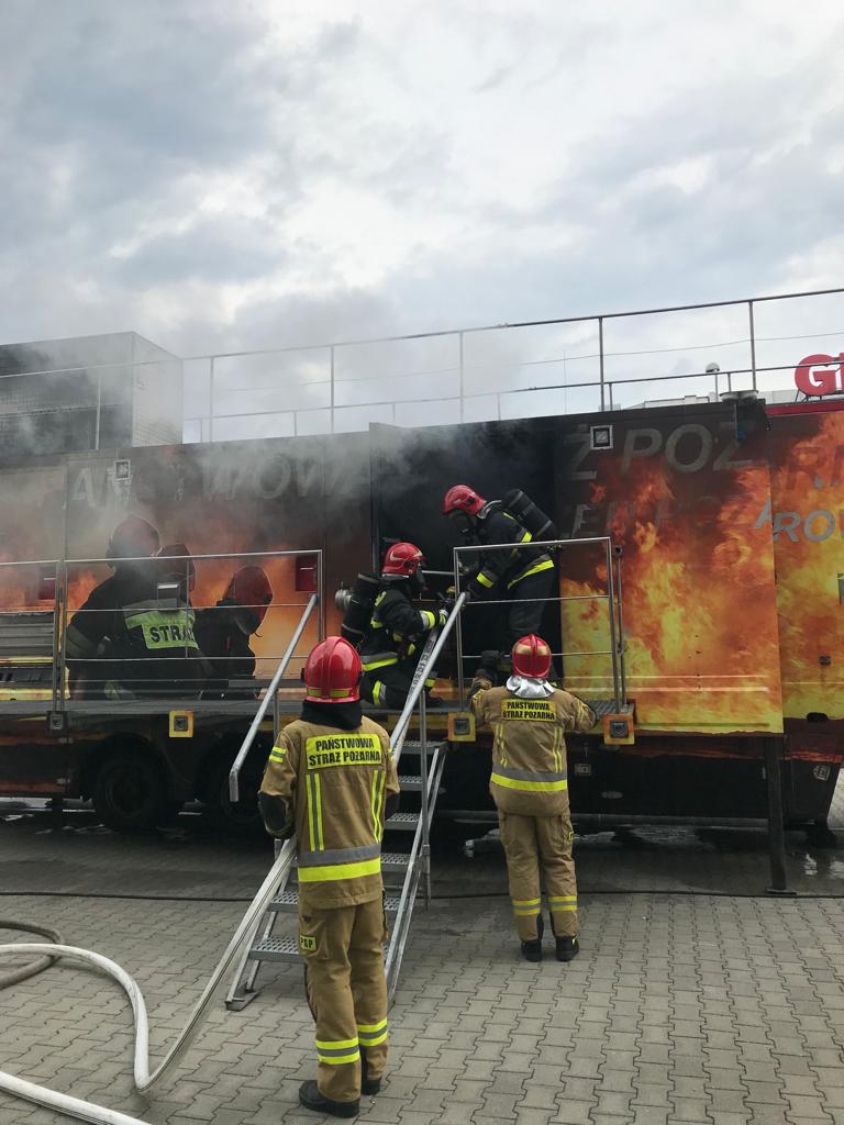 Nowe symulatory dla przyszłych strażaków. Akademia Pożarnicza inwestuje