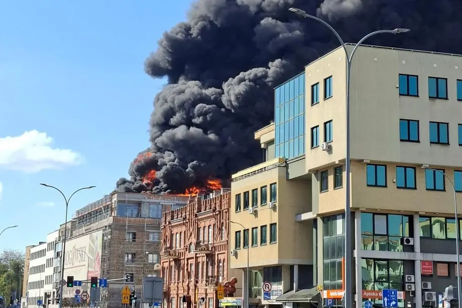 Pożar w centrum miasta. 12 zastępów straży pożarnej walczyło z ogniem w Białymstoku
