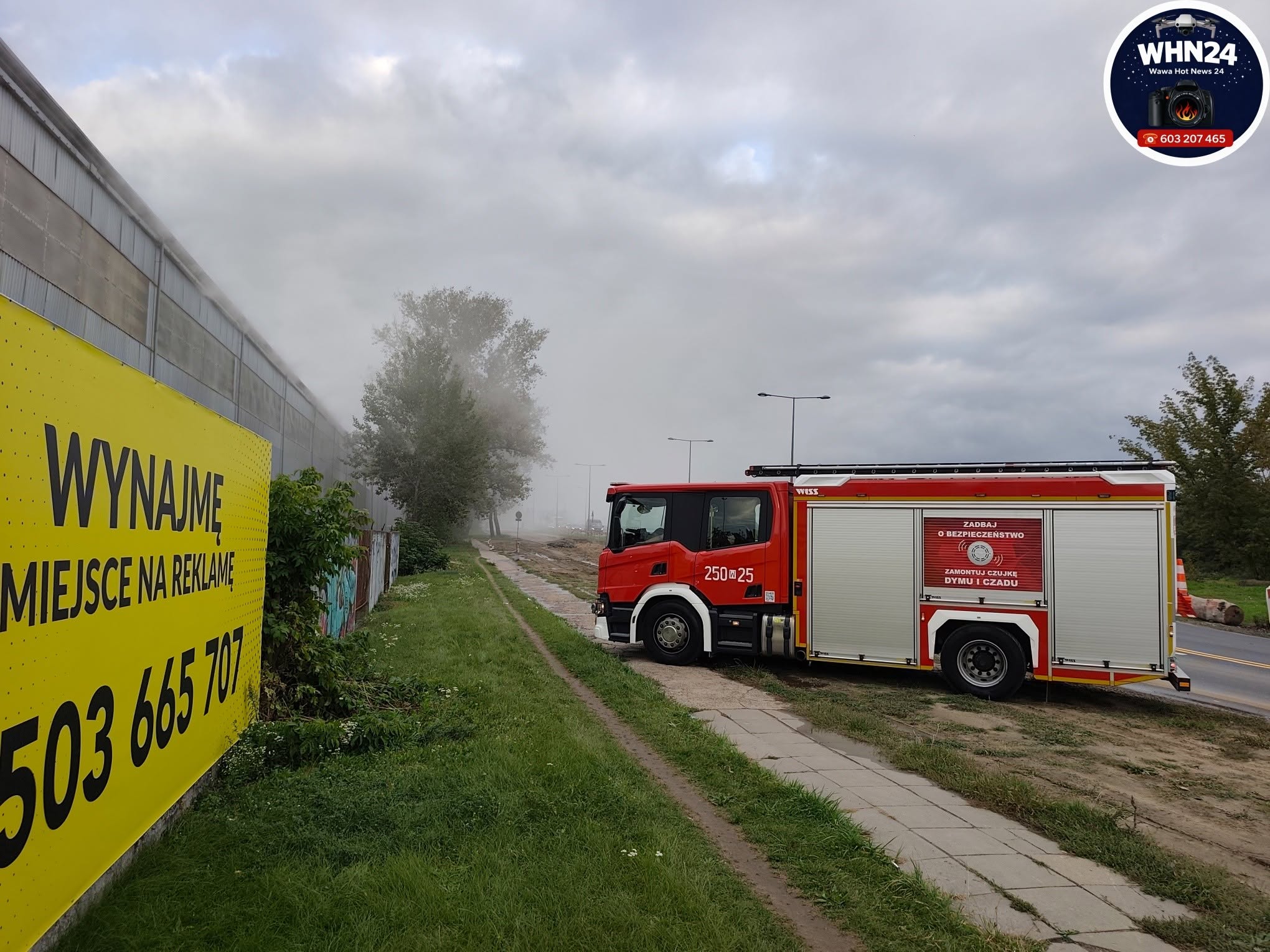 Na miejsce skierowano 10 zastępów Państwowej Straży Pożarnej.