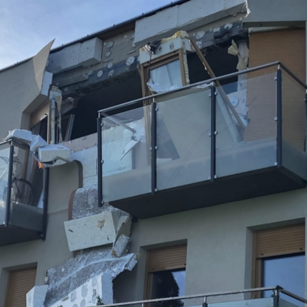 Blok został poważnie uszkodzony. Na miejscu nadzór budowlany