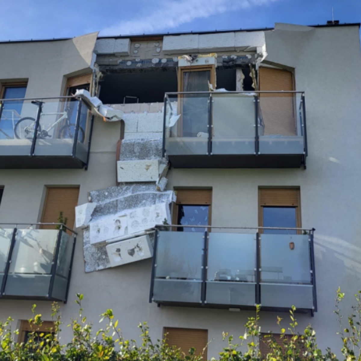 Ewakuacja mieszkańców i przeszukanie budynku