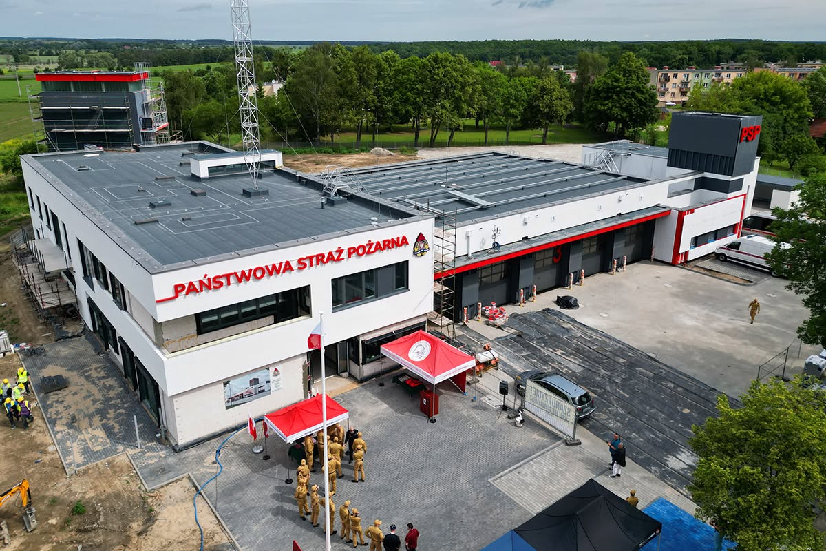 Inwestycja w Iwnie obejmuje nowoczesny budynek strażnicy, w którym zaplanowano część garażowo-warsztatową oraz zaplecze socjalne.