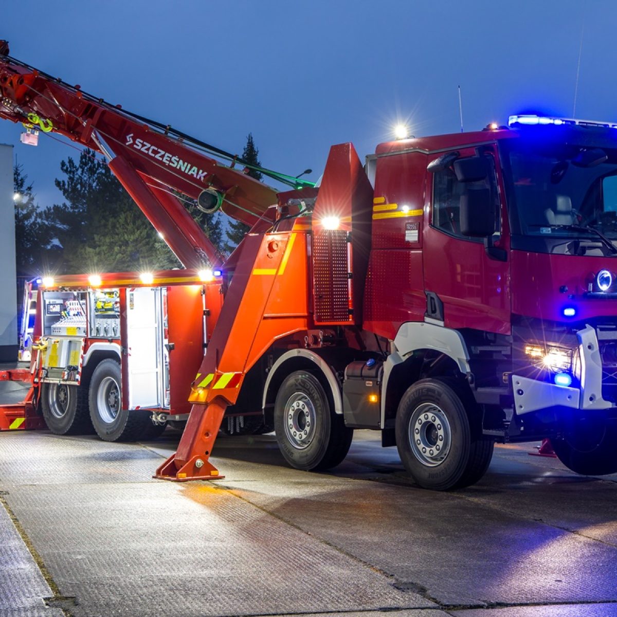 Nowe rotatory dla strażaków. Potężne pojazdy z udźwigiem do 50 ton