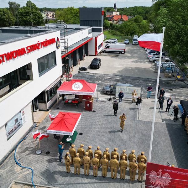 Według wcześniejszych zapowiedzi strażacy mieli rozpocząć służbę jesienią 2026 roku