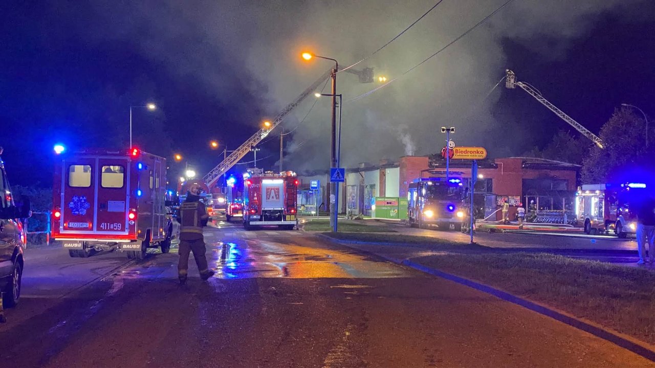 Pożar Biedronki. 80 strażaków w akcji w Jastrzębiu-Zdroju