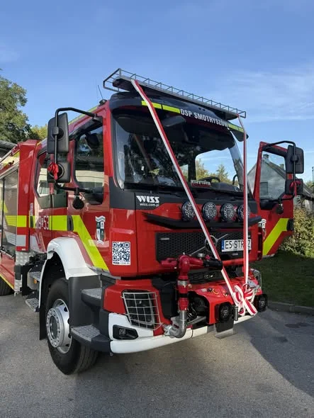 Nowe GBA w OSP Smotryszów. Druhowie otrzymali Volvo FL 280 4×4 z 3000-litrowym zbiornikiem wody, autopompą i nowoczesnym wyposażeniem.