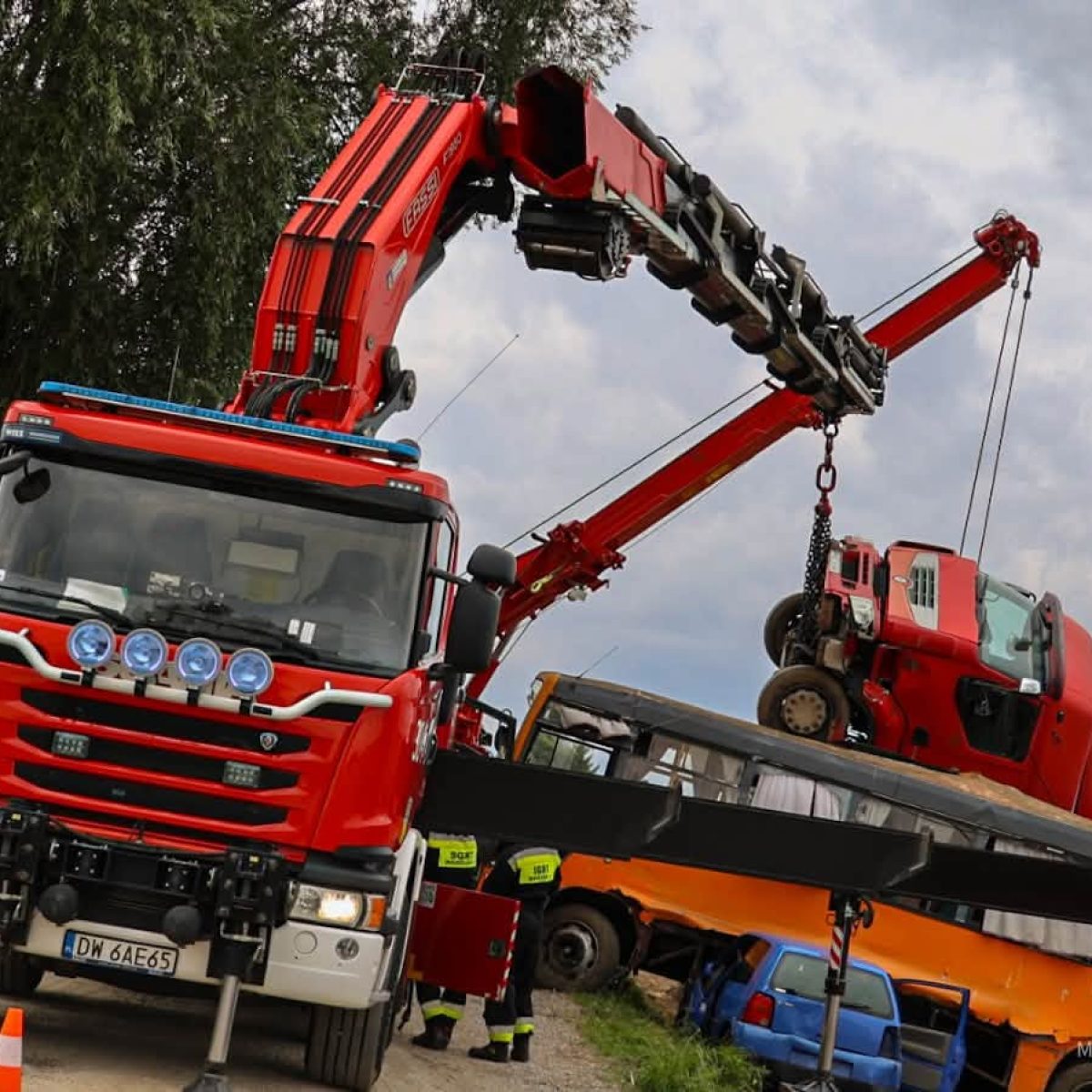 Nowe rotatory dla strażaków. Potężne pojazdy z udźwigiem do 50 ton